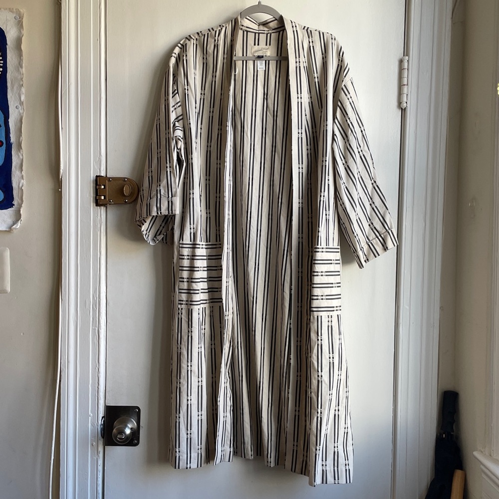 Universal Thread Black and White Striped Kimono